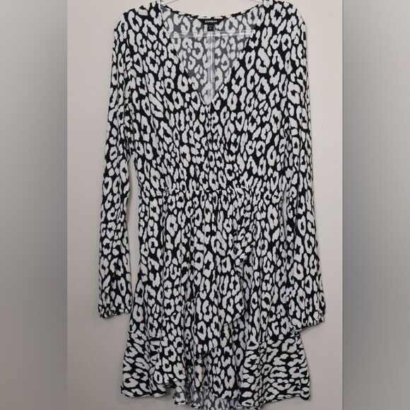 Express Black White Pink Faux Wrap Ruffled Tiered Mini Dress Size Small - Picture 2 of 8